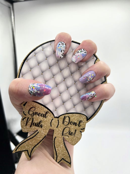 Round with Bow Shaped Nail Photo Prop MDF